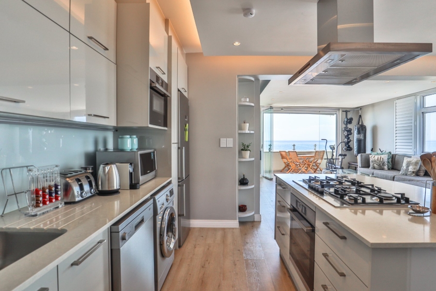 To Let 4 Bedroom Property for Rent in Sea Point Western Cape